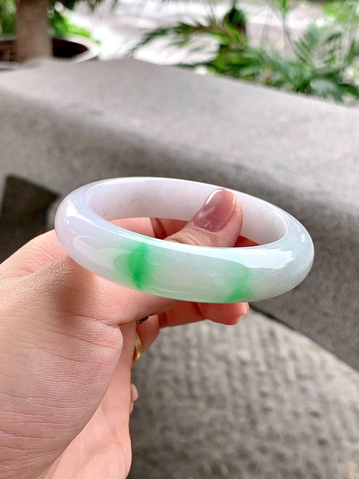 Yuanjiu Jewelry – Natural Jadeite Bracelet, White Base with Vibrant Green Floats (White Base Green), Elegant and Graceful