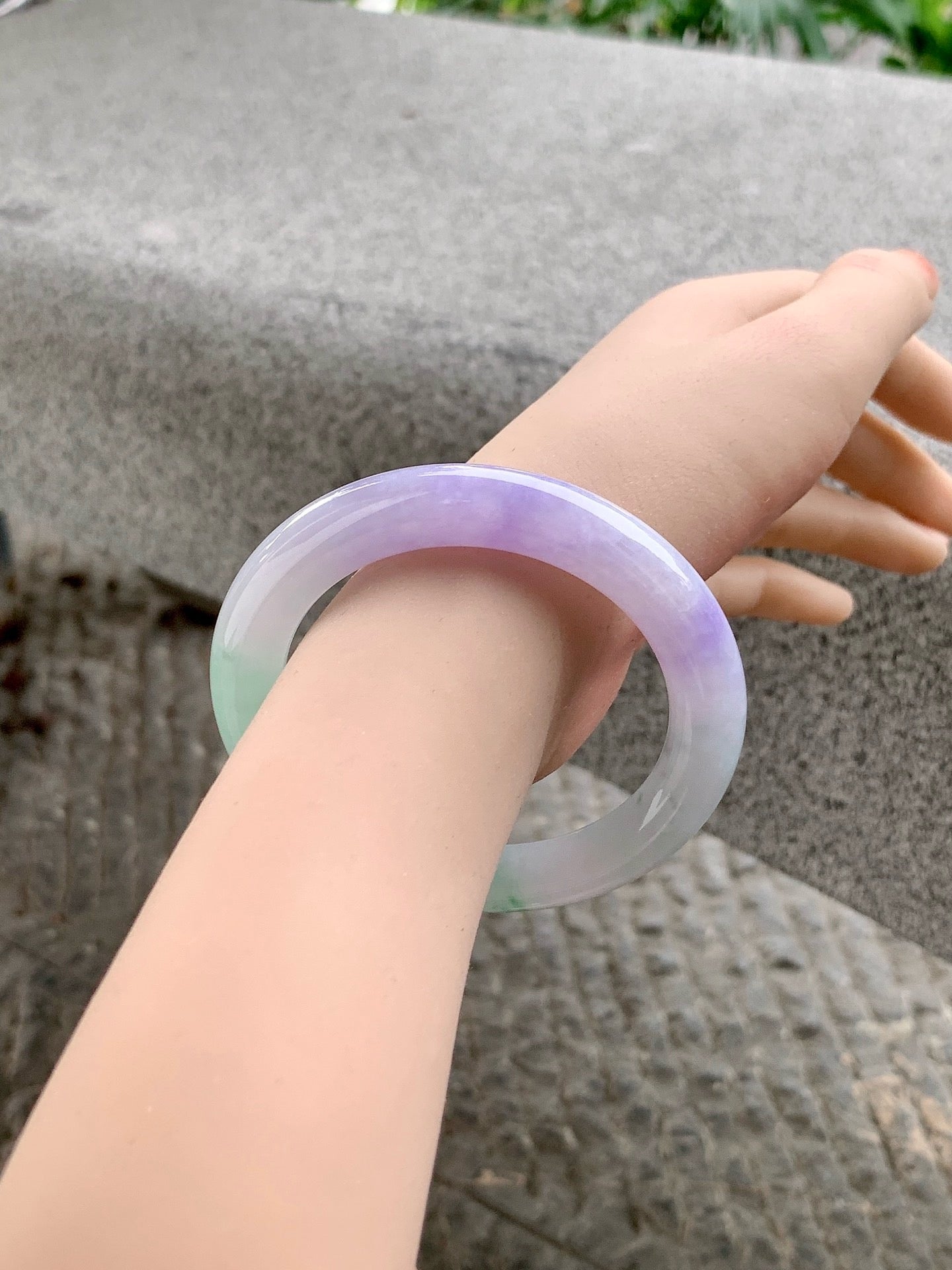Yuanjiu Jewelry – Natural Jadeite Bracelet, "Spring with Color" (Purple, Green & White), Elegant and Charming