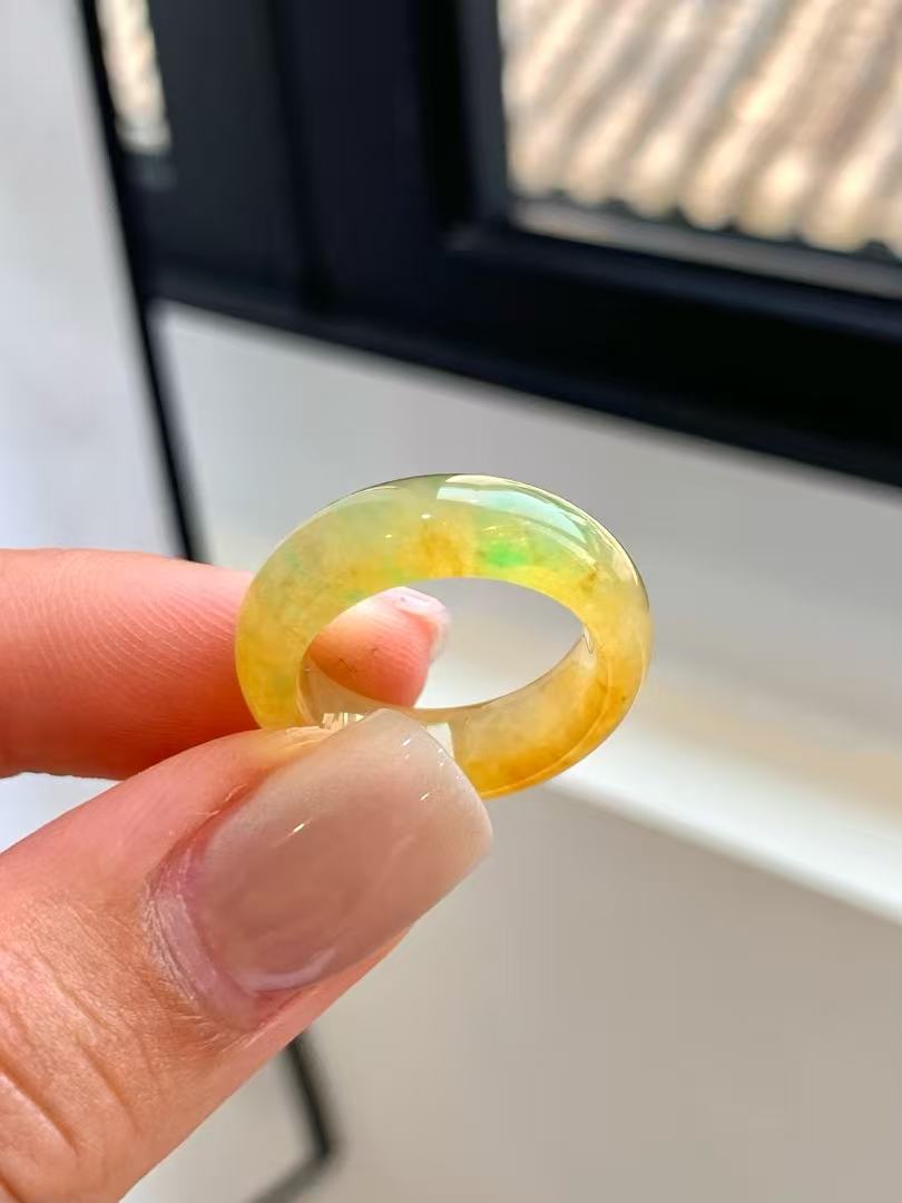 Yuanjiu Jewelry - Natural Yellow Jadeite Ring with a Touch of Emerald Green, Elegant and Enchanting