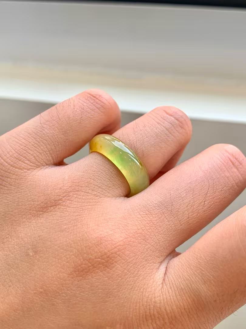 Yuanjiu Jewelry - Natural Yellow Jadeite Ring with a Touch of Emerald Green, Elegant and Enchanting
