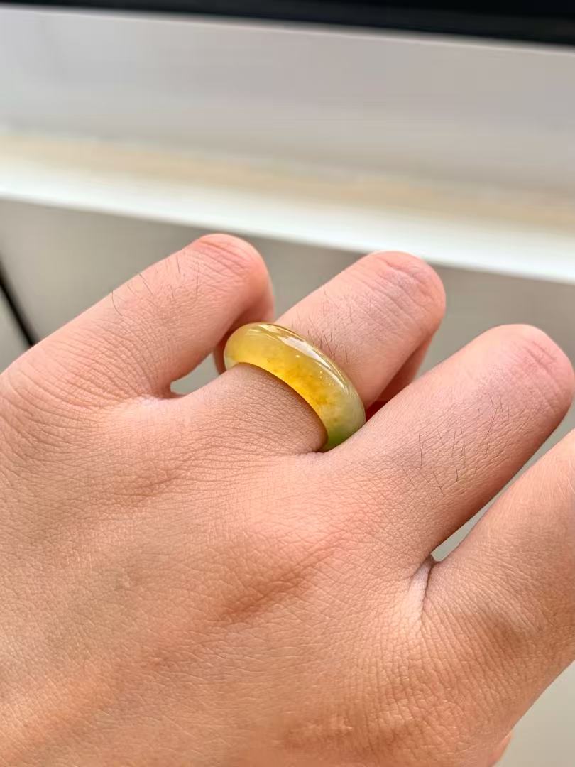 Yuanjiu Jewelry - Natural Yellow Jadeite Ring with a Touch of Emerald Green, Elegant and Enchanting