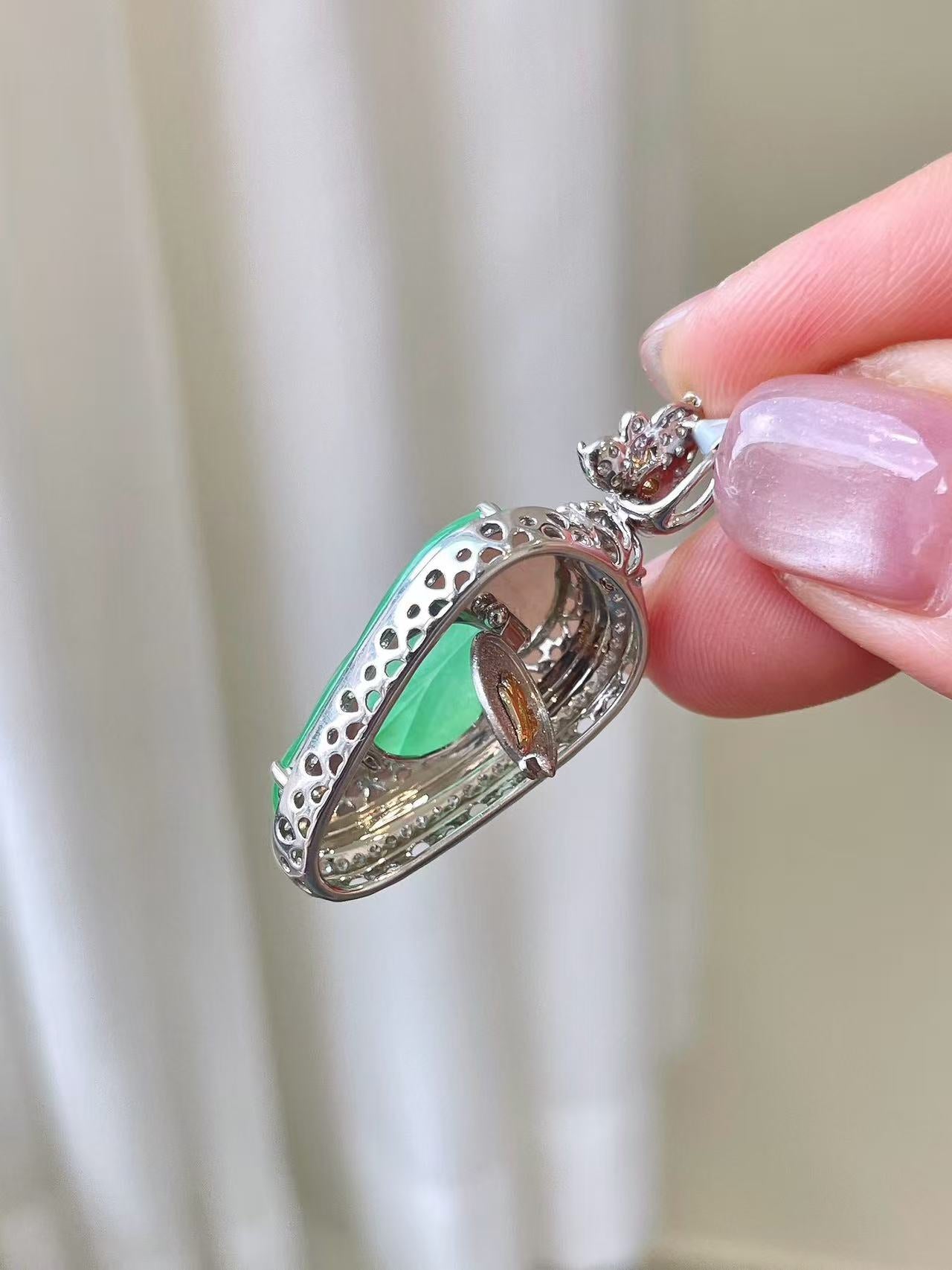 Yuanjiu Jewelry - Natural Jadeite Pendant with 18K Gold Setting, "Golden Branch and Jade Leaf" Design, Exquisite and Enchanting