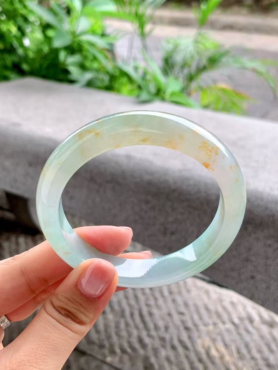 Yuanjiu Jewelry – Natural Icy Translucent "Qing" Jadeite Bracelet with Golden Speckles, Classic and Enchanting