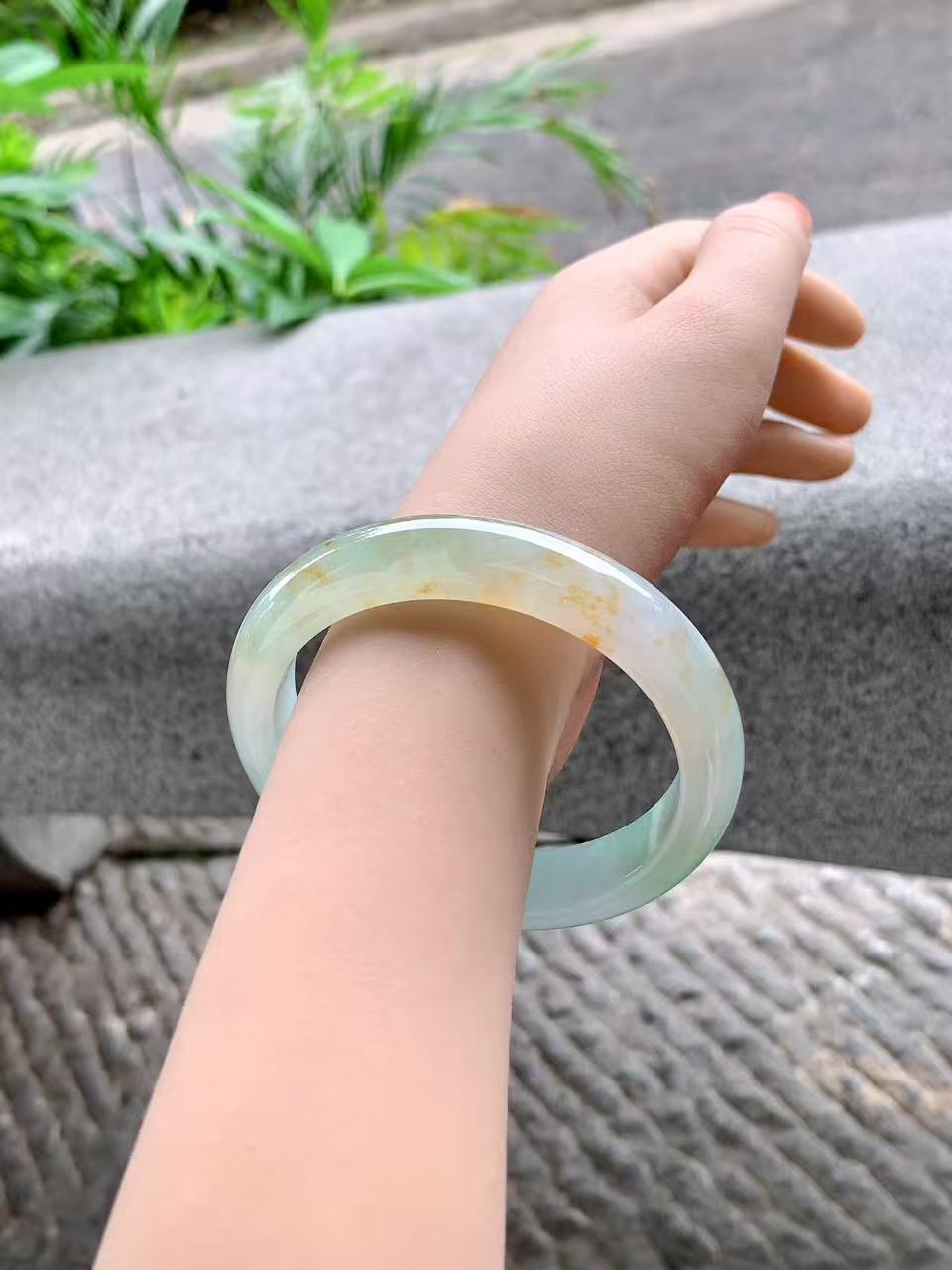 Yuanjiu Jewelry – Natural Icy Translucent "Qing" Jadeite Bracelet with Golden Speckles, Classic and Enchanting
