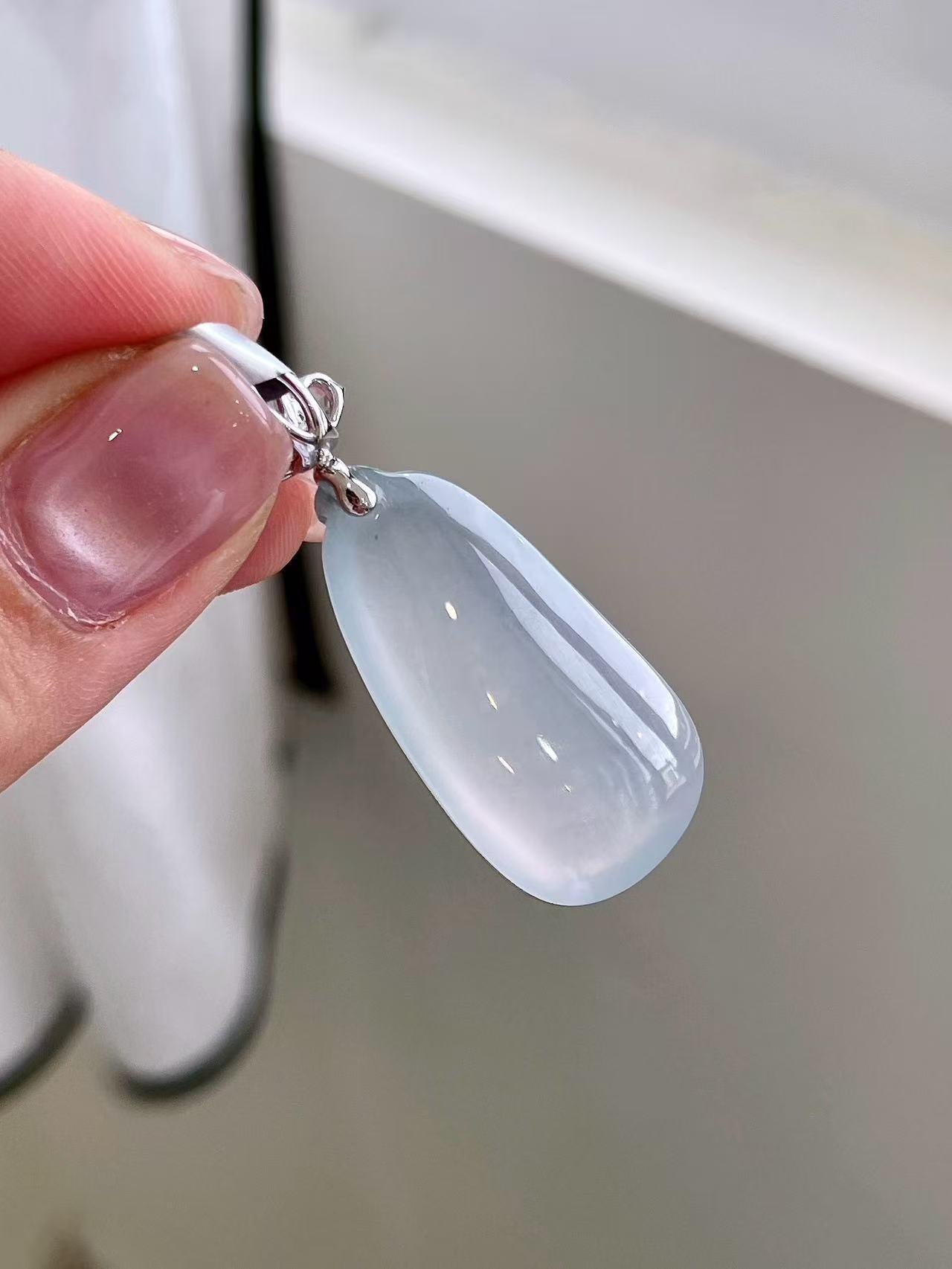 Yuanjiu Jewelry – Natural Jadeite Pendant, High-Icy Melon Drop Pendant, 18K Gold Inlaid, Exquisite and Elegant