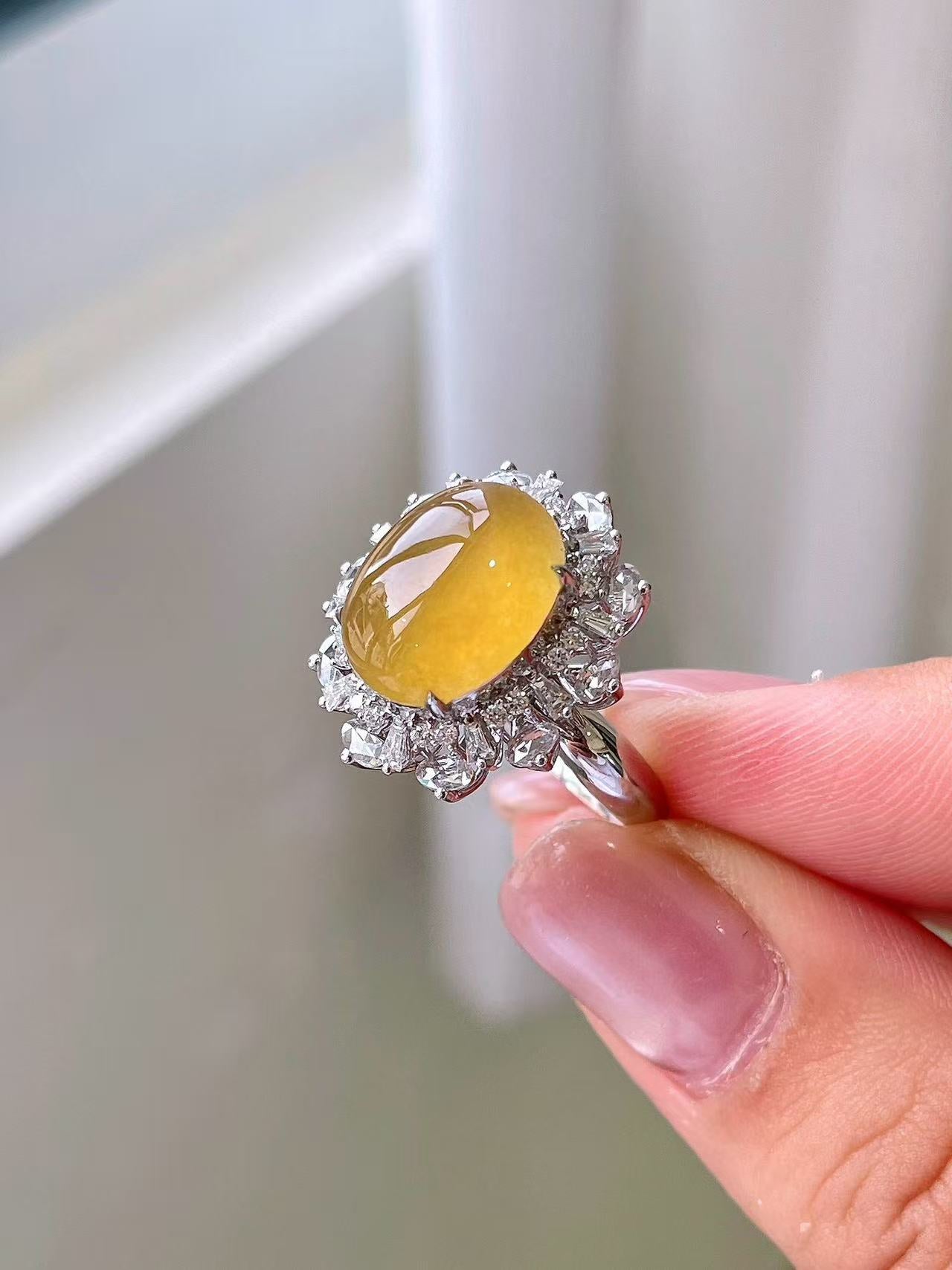 Yuanjiu Jewelry – Natural Icy Yellow Jadeite Ring, 18K Gold Inlaid Classic Design, Exquisite and Elegant