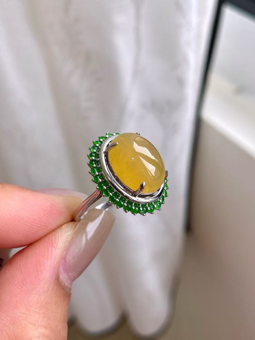 Yuanjiu Jewelry – Natural Icy Yellow Jadeite Ring, 18K Gold Inlaid with Emerald Accents, Exquisitely Gentle