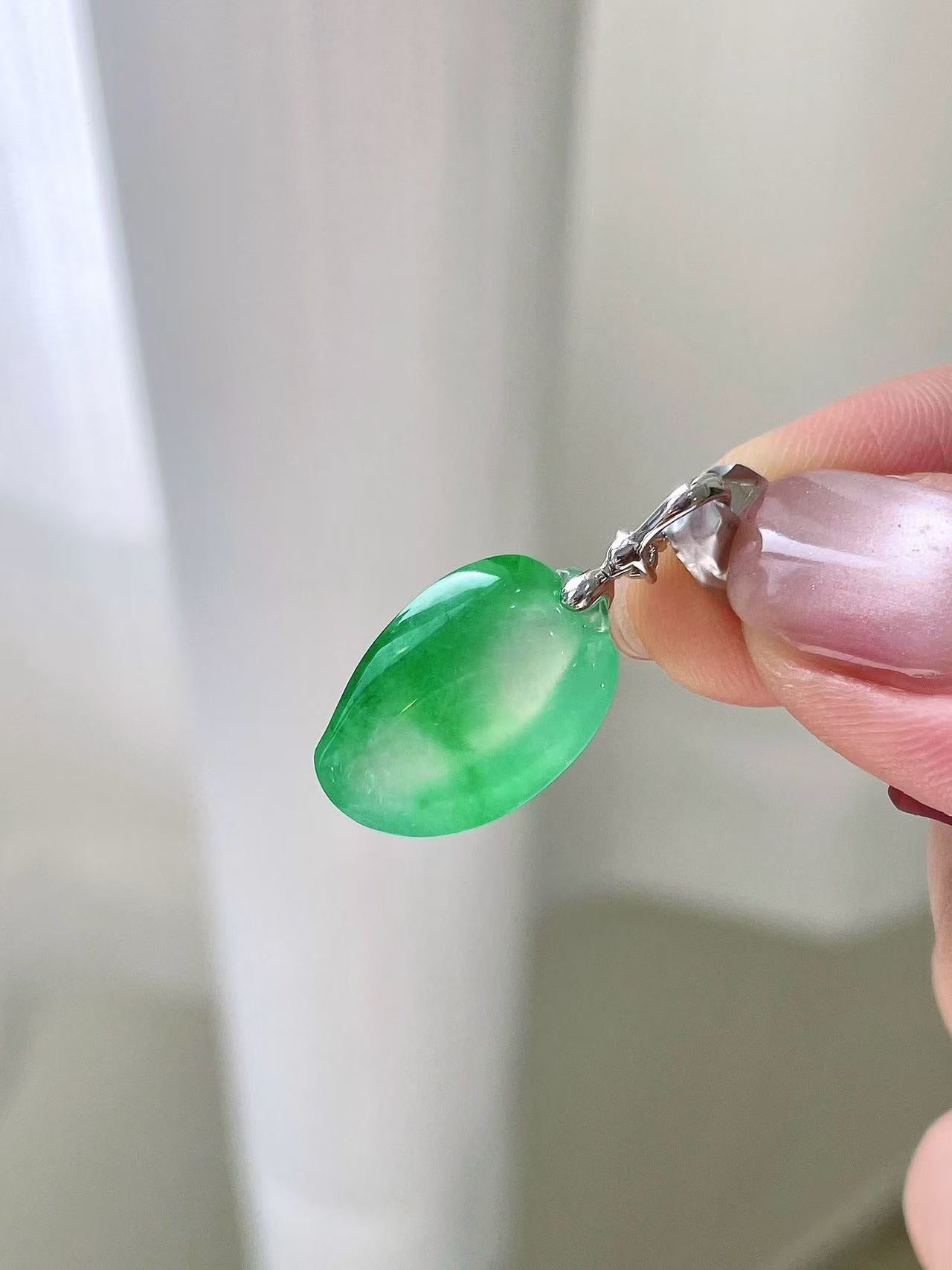 Yuanjiu Jewelry – Natural Glass-Type Jadeite "Fú Guā" Pendant with Green Floats, 18K Gold Inlaid, Gently Elegant