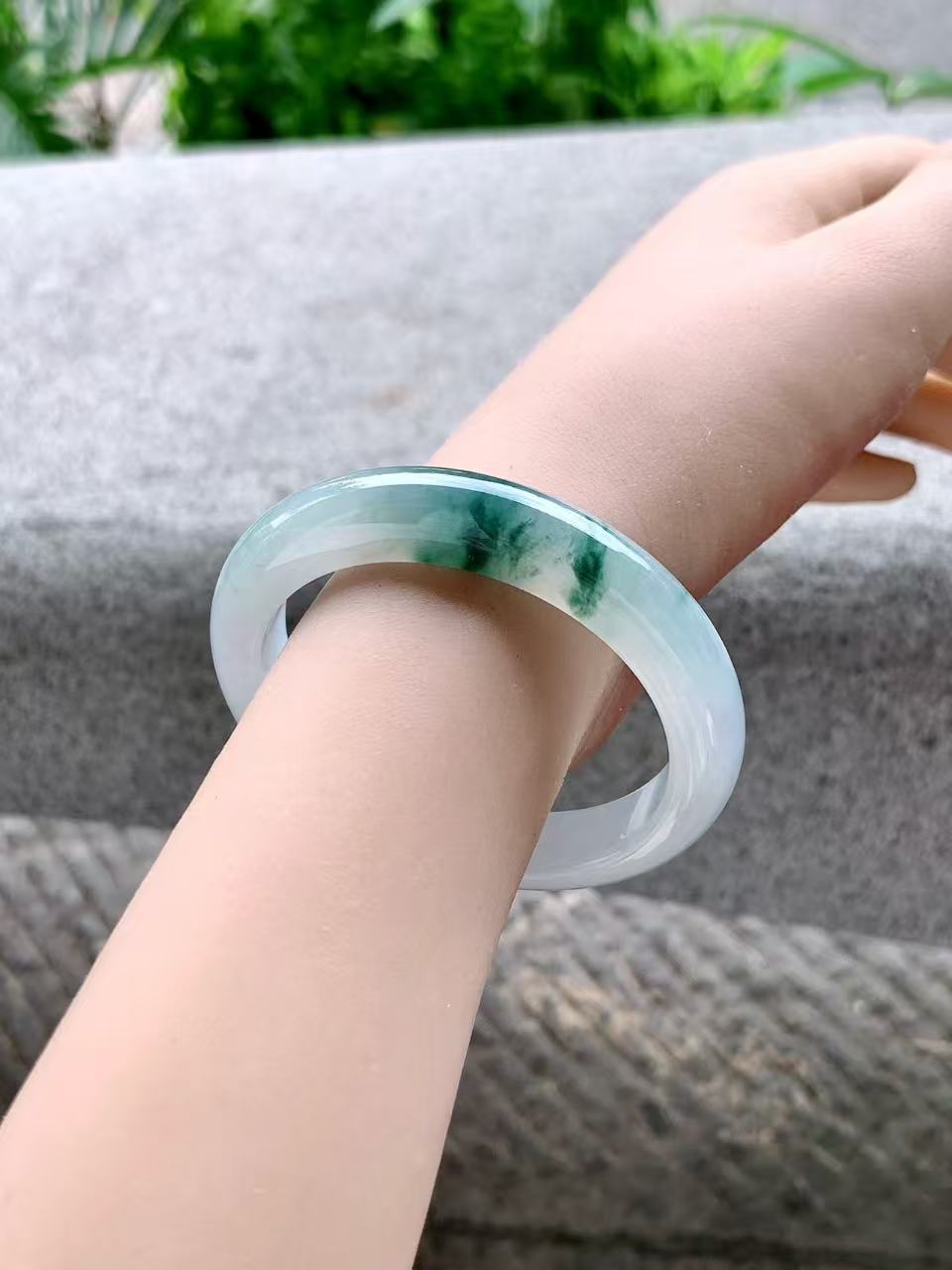Yuanjiu Jewelry - Natural Icy Floating Flower Jade Bangle, Elegant and Graceful