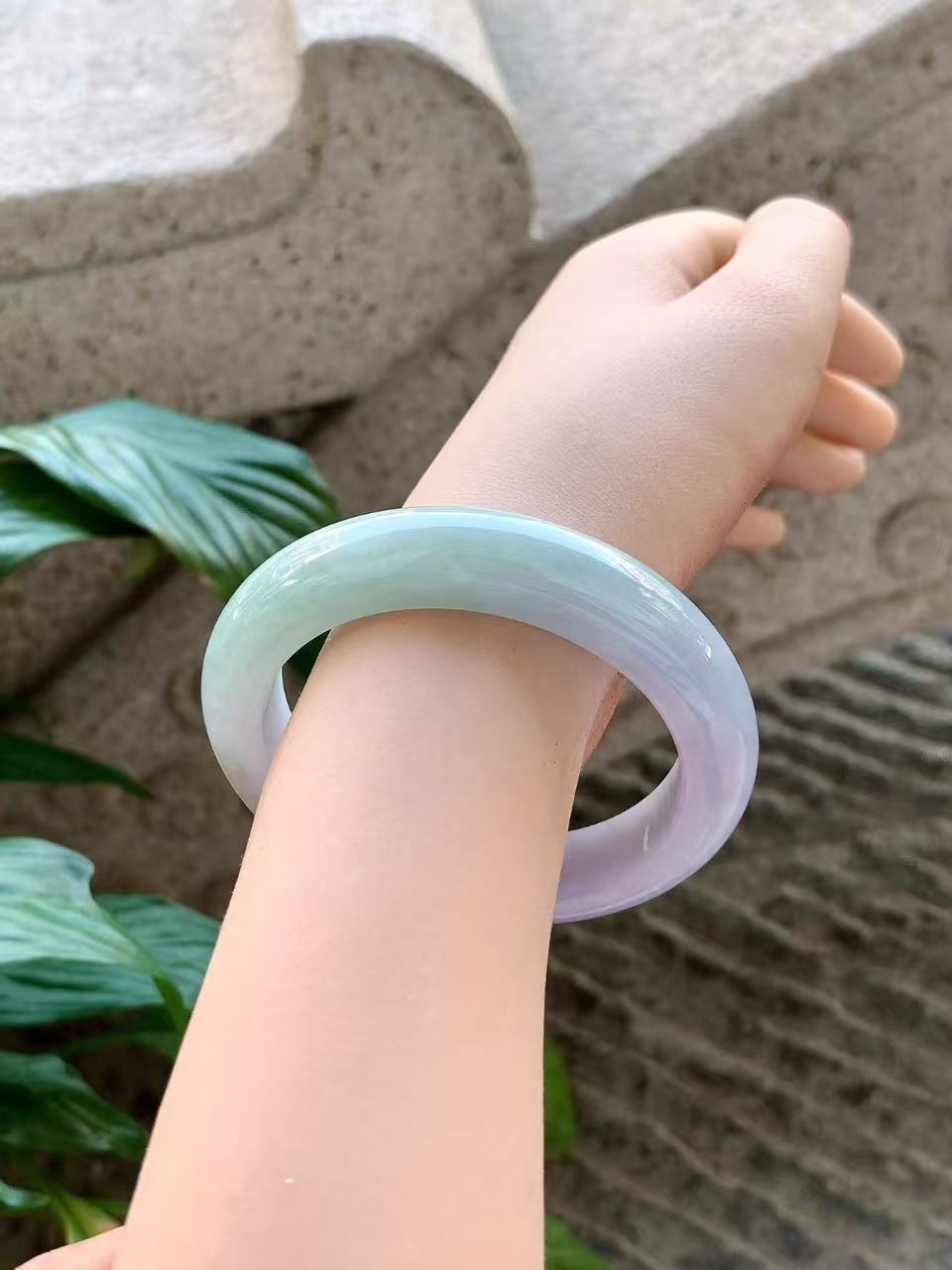 Yuanjiu Jewelry - Natural Spring Color Jade Bangle, Gentle and Elegant