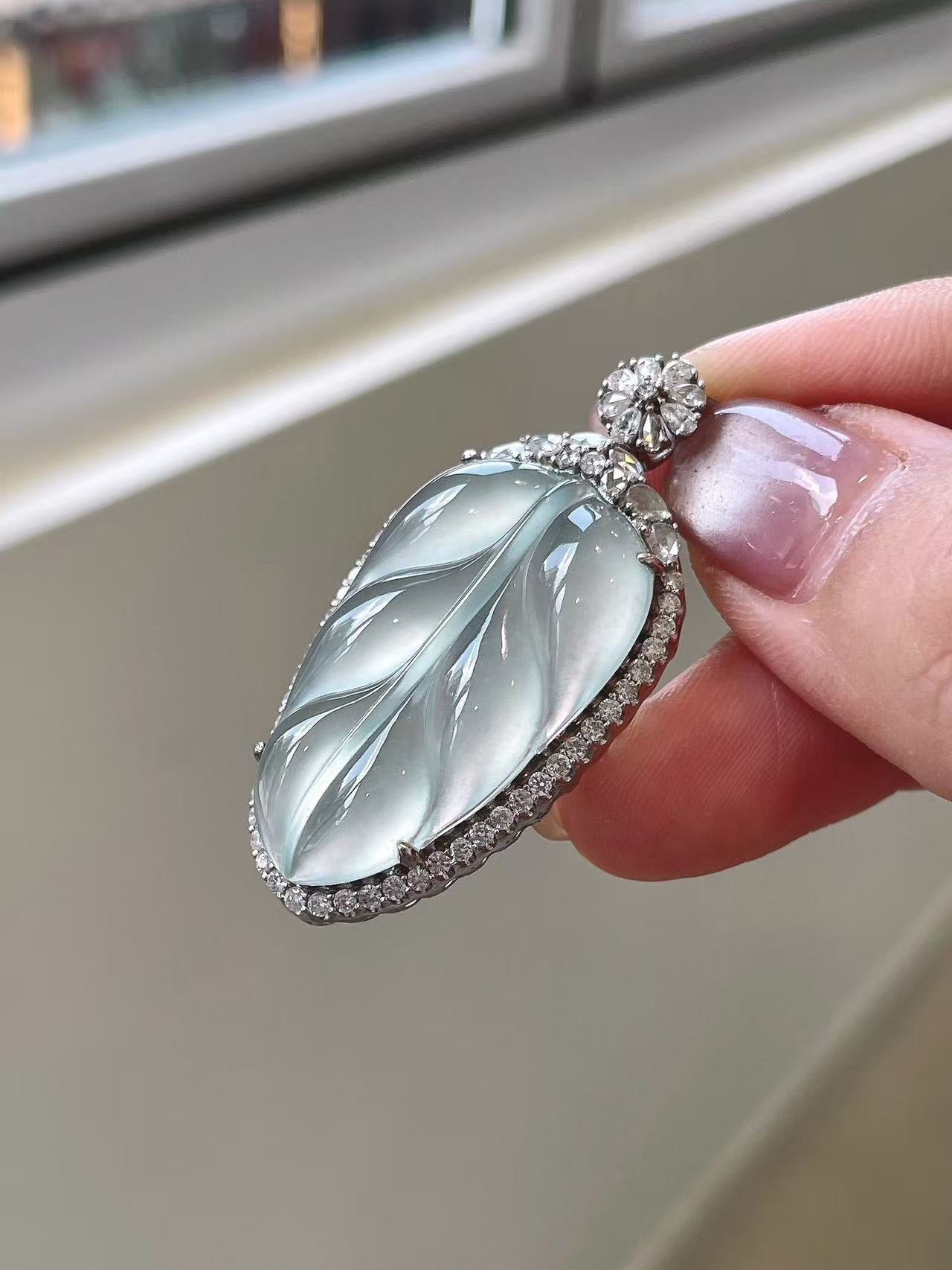Yuanjiu Jewelry - High Icy Leaf Jade Pendant with 18K Gold Setting, Exquisite and Elegant