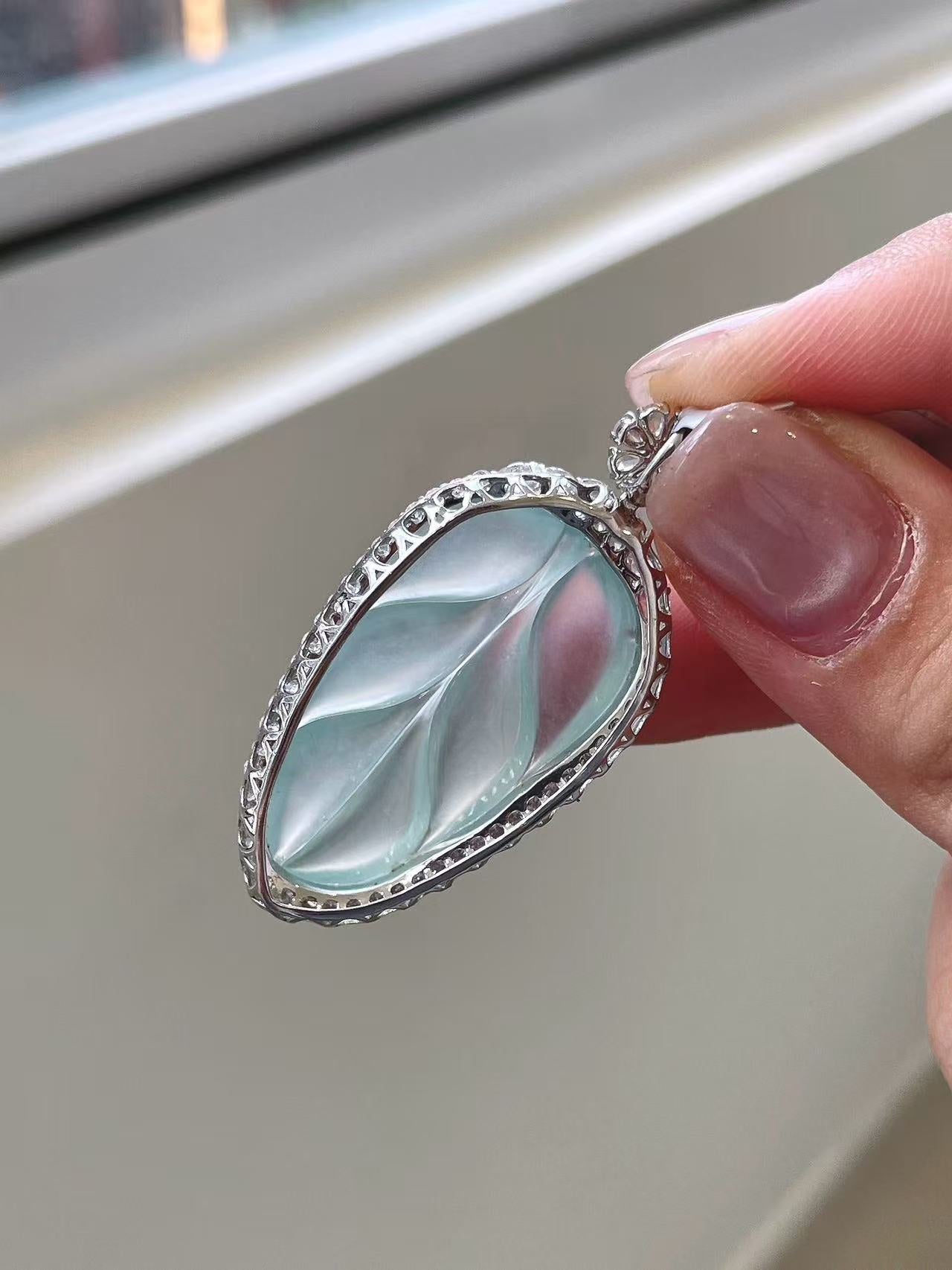 Yuanjiu Jewelry - High Icy Leaf Jade Pendant with 18K Gold Setting, Exquisite and Elegant