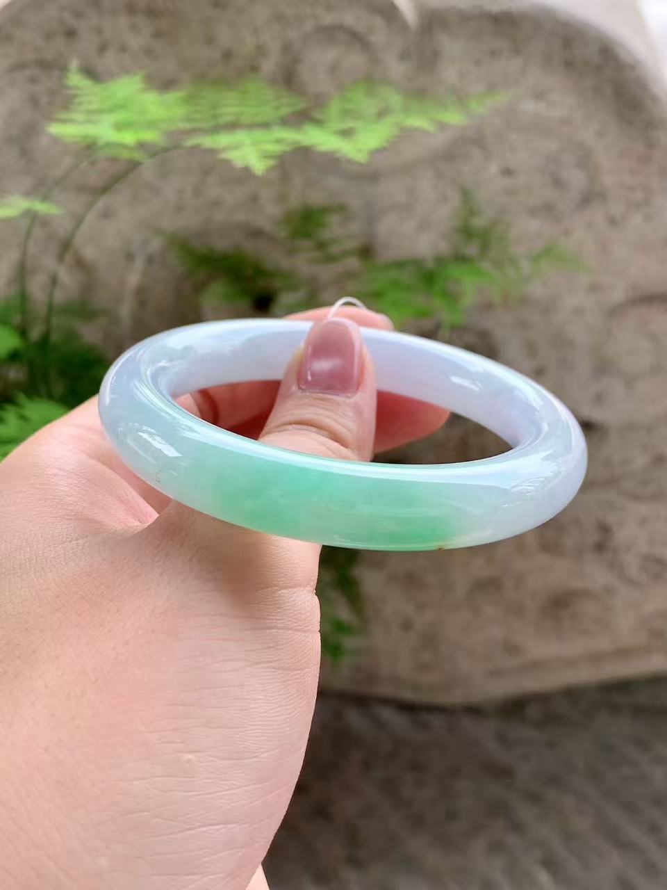 Yuanjiu Jewelry - Natural Floating Green Wide-Circle Jade Bangle, Elegant and Graceful