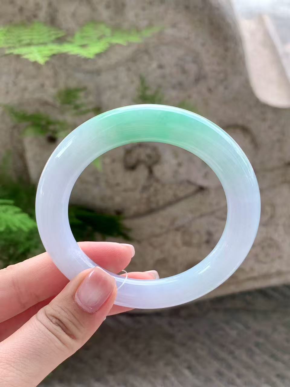 Yuanjiu Jewelry - Natural Floating Green Wide-Circle Jade Bangle, Elegant and Graceful