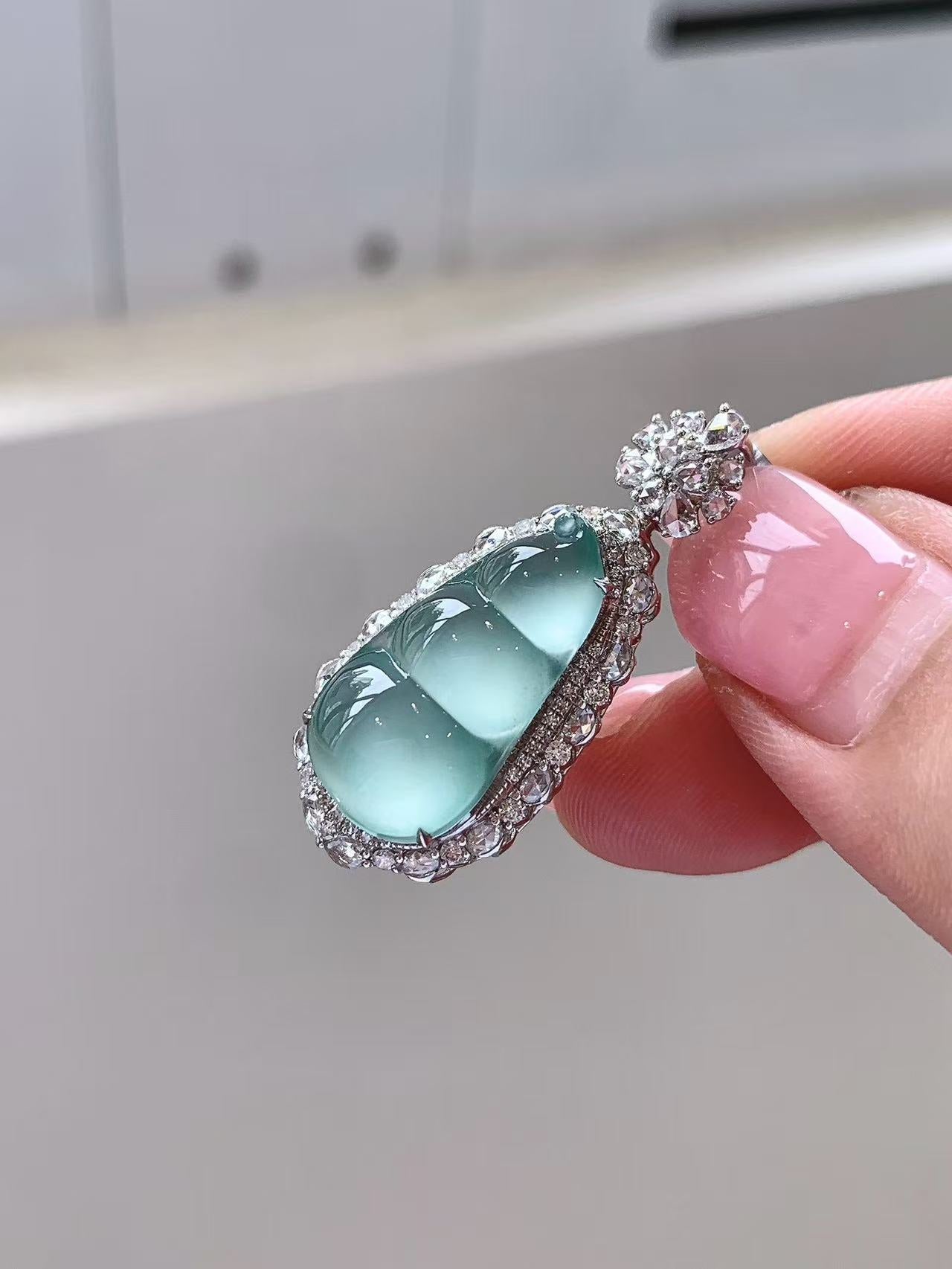 Yuanjiu Jewelry - High Icy Sky Blue Bean Jade Pendant with 18K Gold Setting, Exquisite and Beautiful