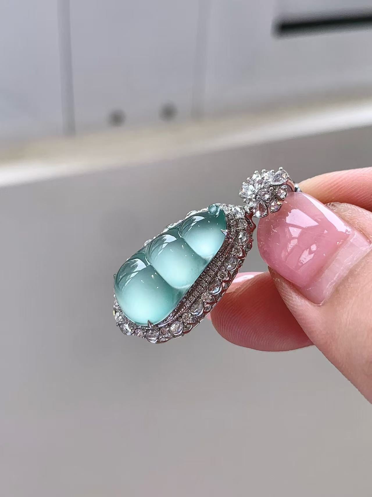 Yuanjiu Jewelry - High Icy Sky Blue Bean Jade Pendant with 18K Gold Setting, Exquisite and Beautiful