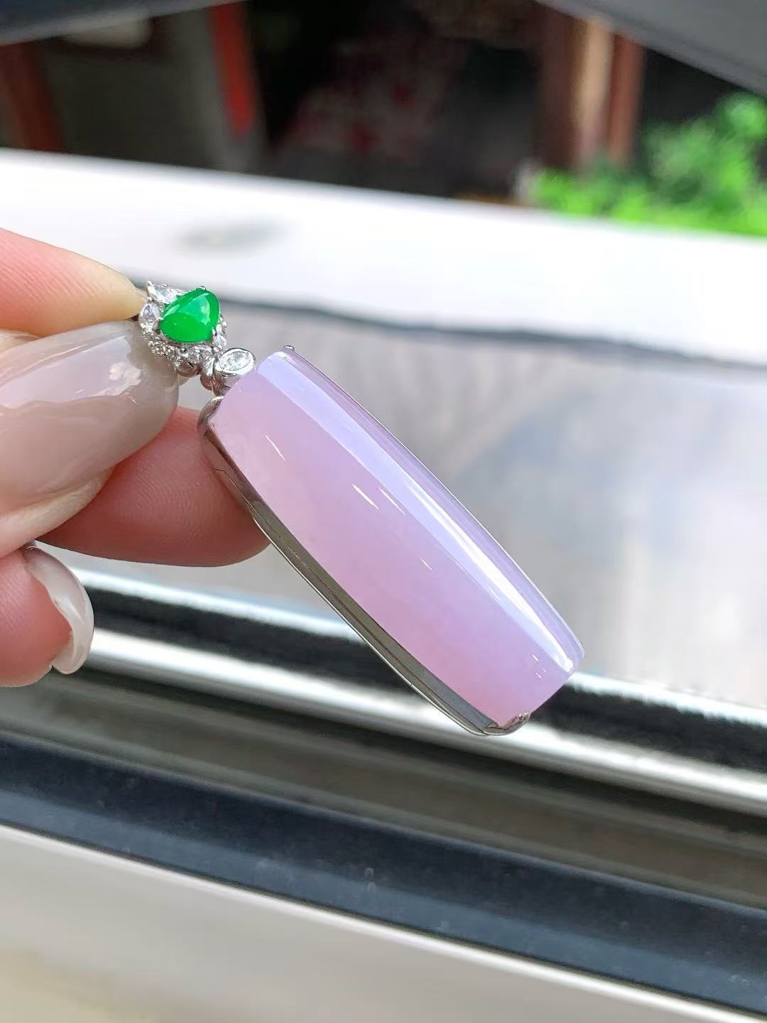 Yuanjiu Jewelry - Icy Purple Wu Shi Pai Jade Pendant with 18K Gold Setting and Vibrant Green Jade, Elegant and Enchanting