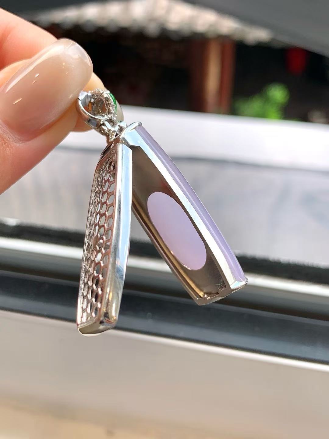Yuanjiu Jewelry - Icy Purple Wu Shi Pai Jade Pendant with 18K Gold Setting and Vibrant Green Jade, Elegant and Enchanting