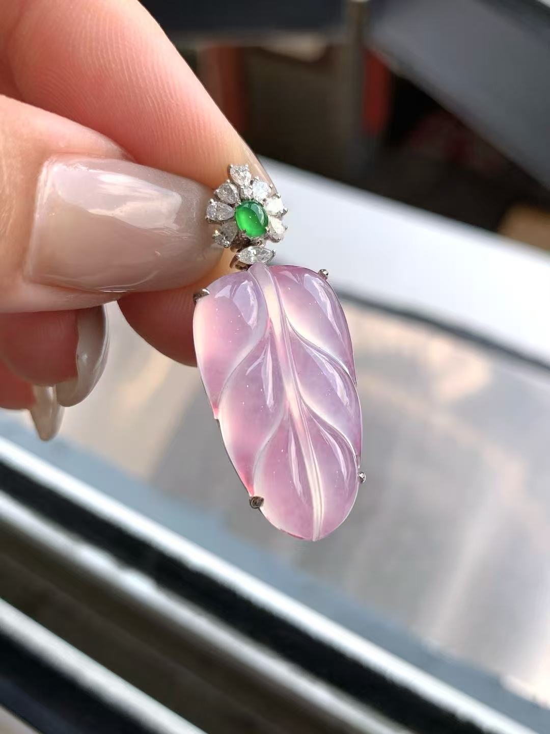 Yuanjiu Jewelry - Icy Pink Purple Leaf Jade Pendant with 18K Gold Setting and Vibrant Green Jade, Exquisite and Enchanting