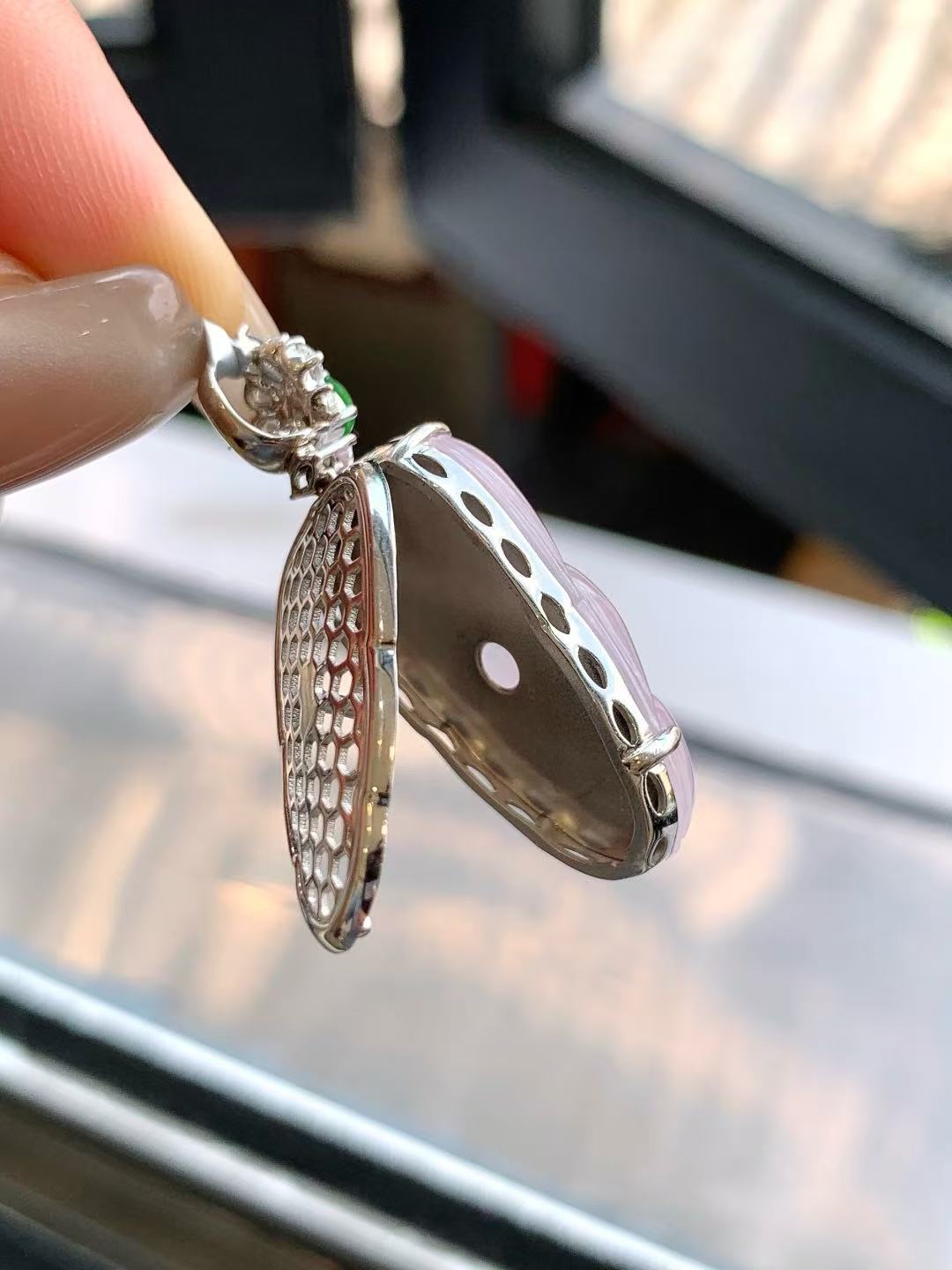 Yuanjiu Jewelry - Icy Pink Purple Leaf Jade Pendant with 18K Gold Setting and Vibrant Green Jade, Exquisite and Enchanting