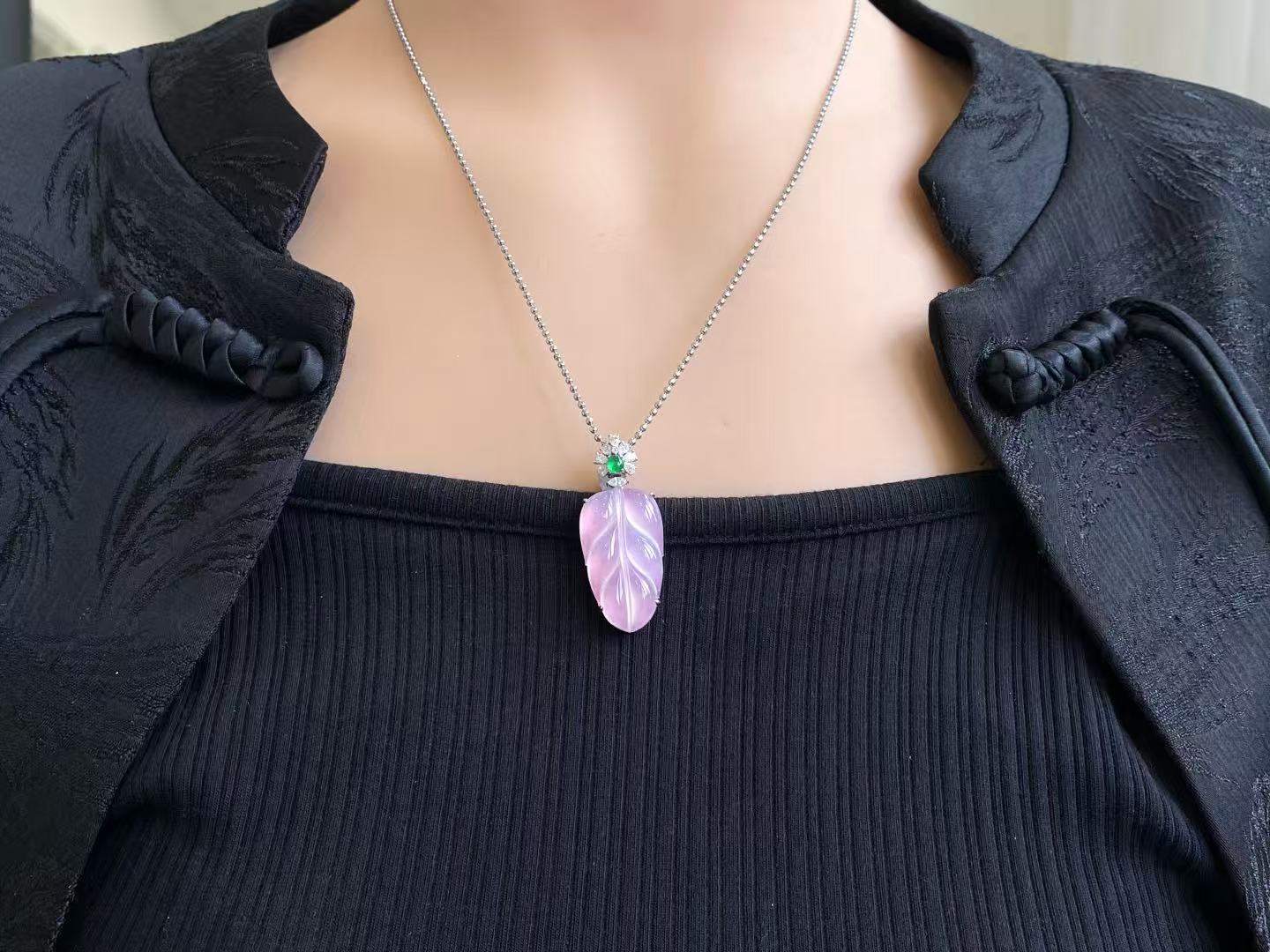 Yuanjiu Jewelry - Icy Pink Purple Leaf Jade Pendant with 18K Gold Setting and Vibrant Green Jade, Exquisite and Enchanting