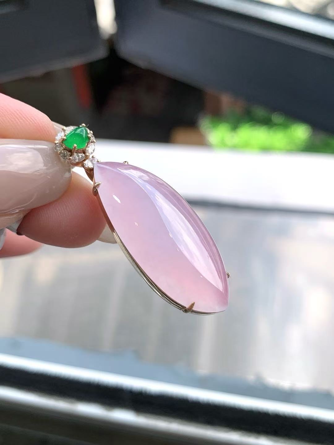 Yuanjiu Jewelry - Icy Pink Purple Free-Form Jade Pendant with 18K Gold Setting and Vibrant Green Jade, Elegant and Graceful