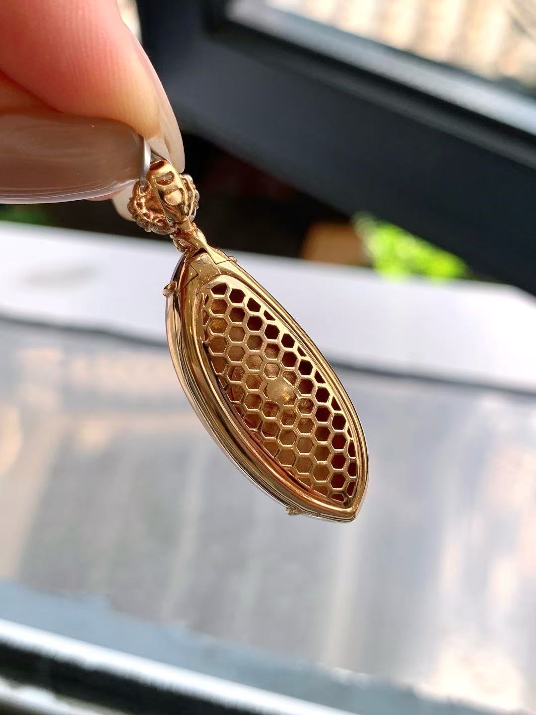 Yuanjiu Jewelry - Icy Pink Purple Free-Form Jade Pendant with 18K Gold Setting and Vibrant Green Jade, Elegant and Graceful