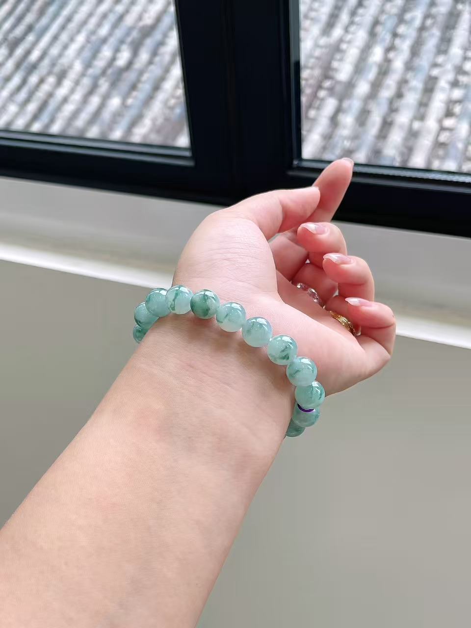 Yuanjiu Jewelry - Icy Floating Flower Jade Bead Bracelet, Classically Elegant