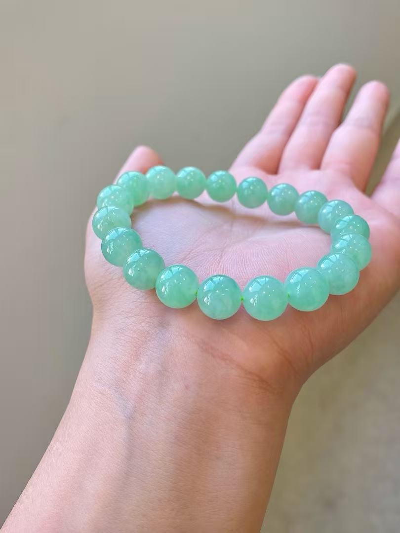 Yuanjiu Jewelry - Intense Green Jade Bead Bracelet, Elegant and Graceful