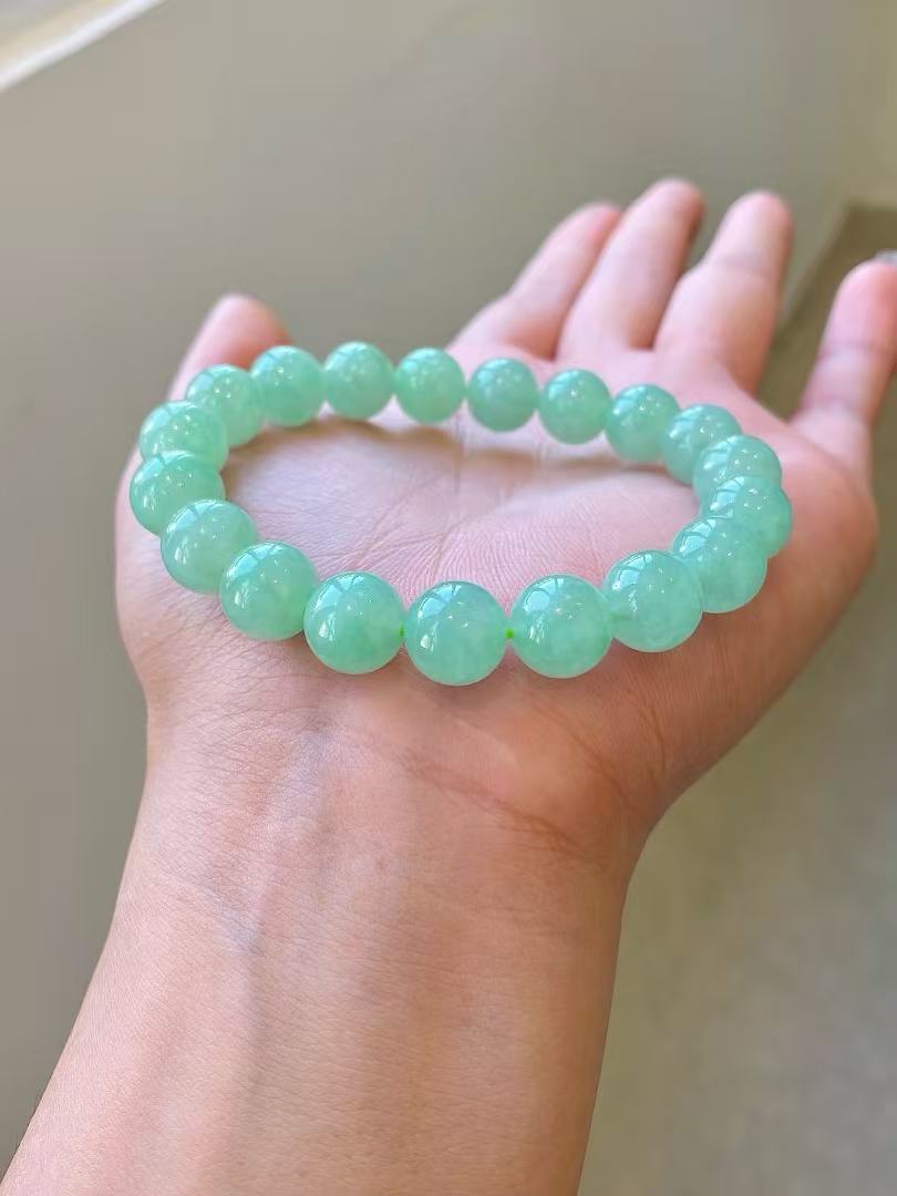 Yuanjiu Jewelry - Intense Green Jade Bead Bracelet, Elegant and Graceful