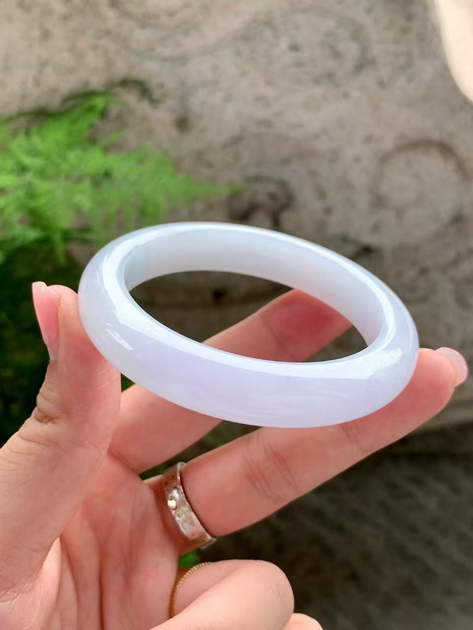 Yuanjiu Jewelry - Pale Purple Base Circular Jade Bangle, Elegant and Gentle