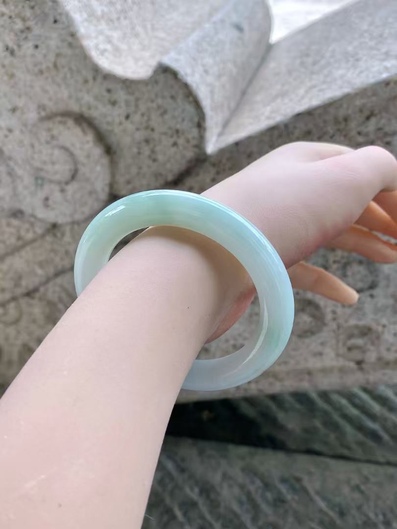 Yuanjiu Jewelry - Colored Base Circular Jade Bangle, Enchantingly Graceful