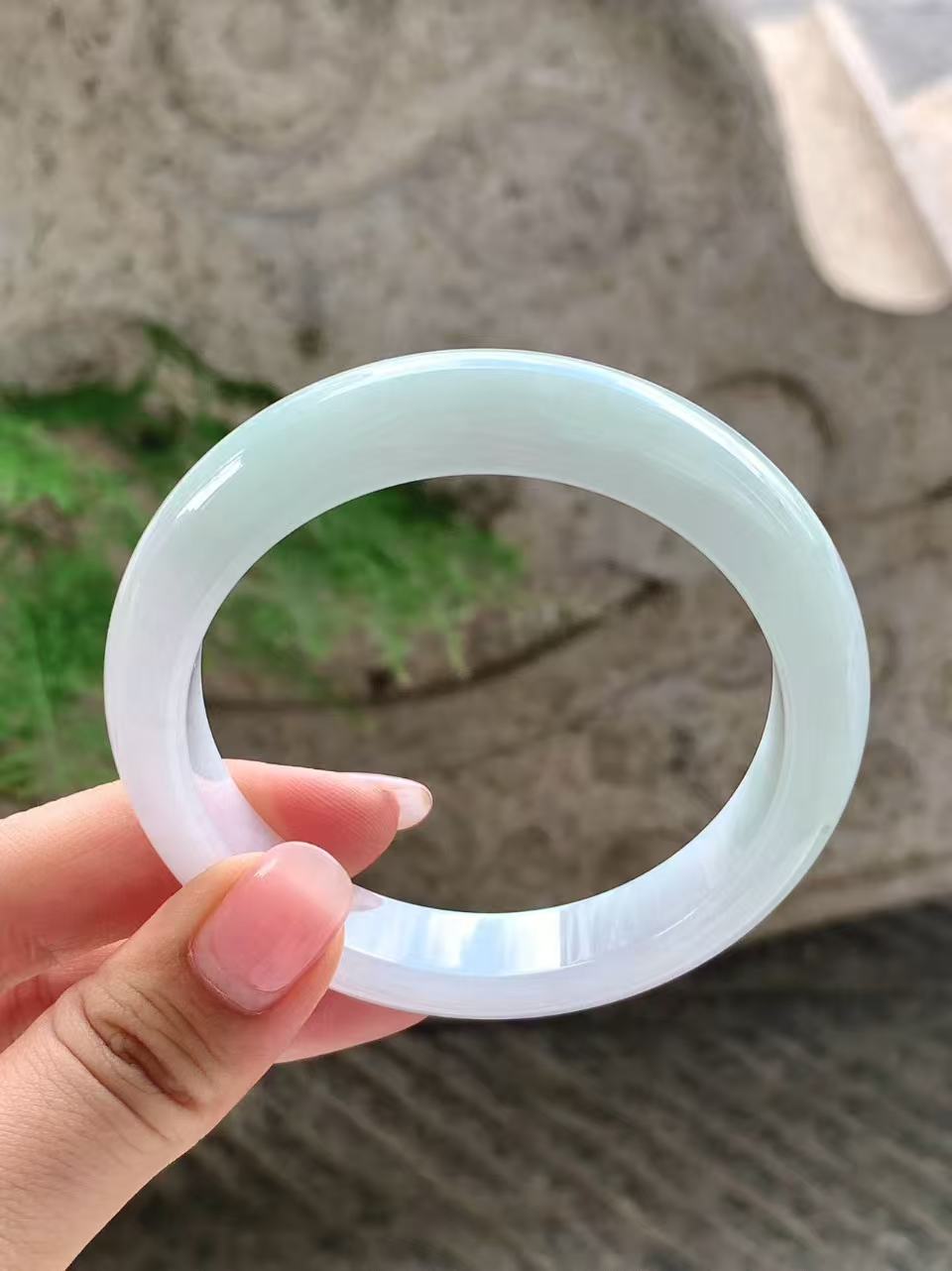 Yuanjiu Jewelry - Toned Circular Jade Bangle, Elegant and Gentle