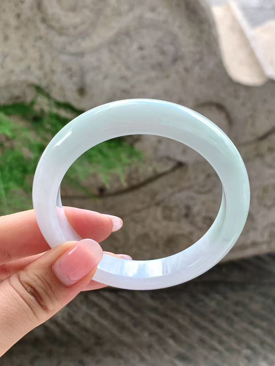 Yuanjiu Jewelry - Toned Circular Jade Bangle, Elegant and Gentle