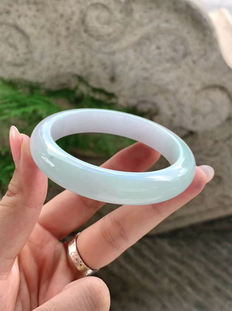 Yuanjiu Jewelry - Toned Circular Jade Bangle, Elegant and Gentle