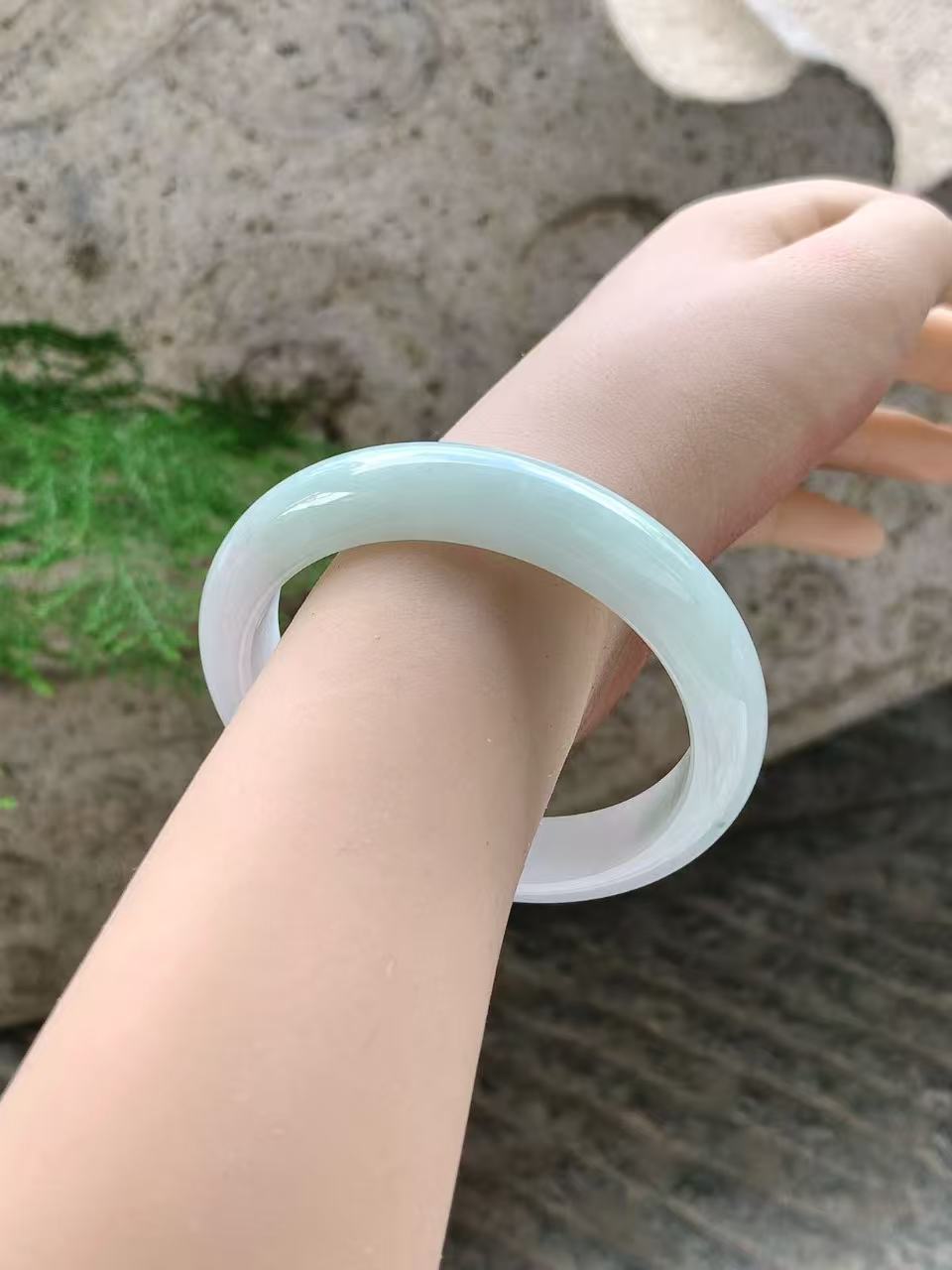 Yuanjiu Jewelry - Toned Circular Jade Bangle, Elegant and Gentle