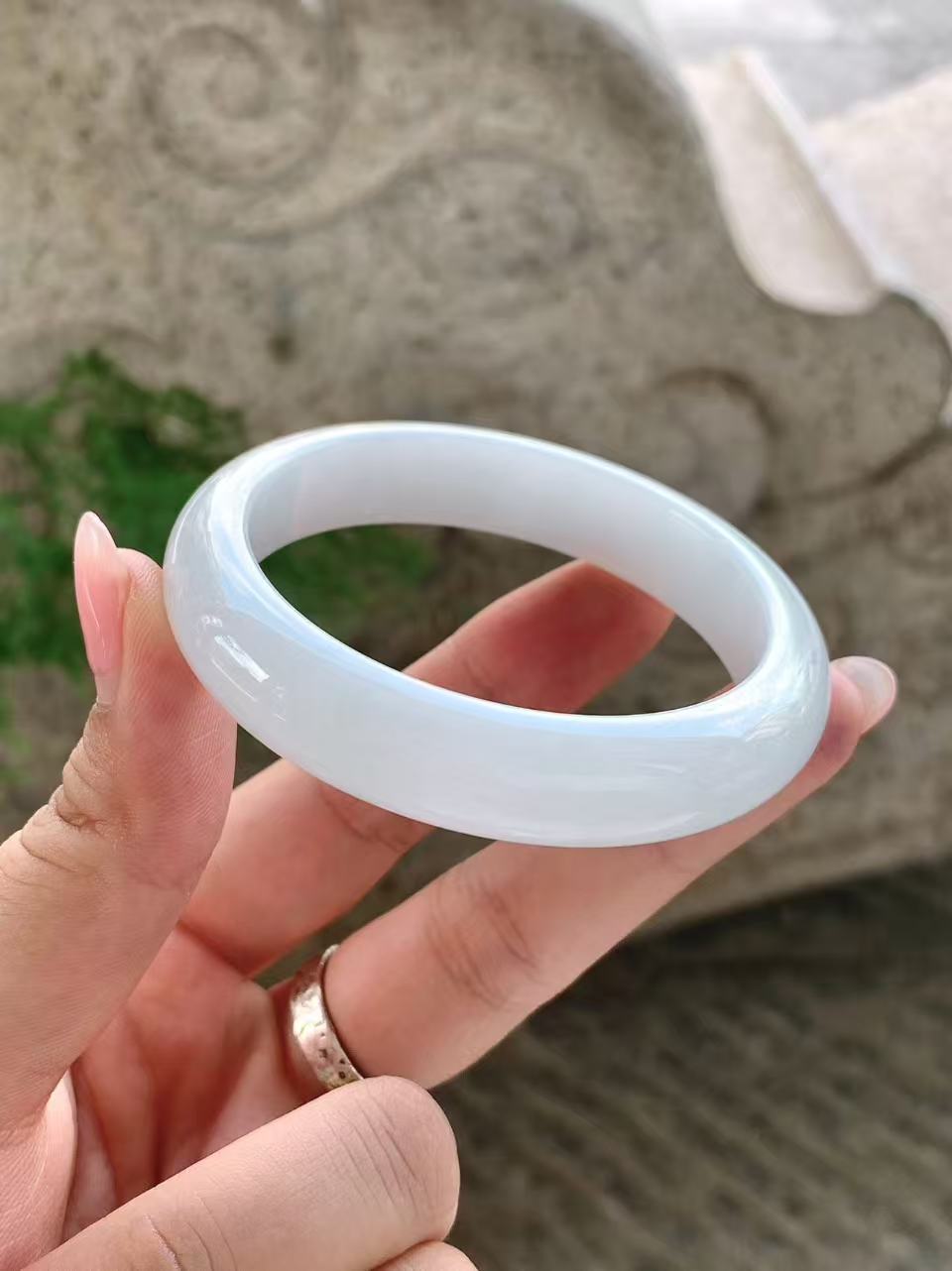 Yuanjiu Jewelry - White Moonlight Circular Jade Bangle, Elegant and Gentle