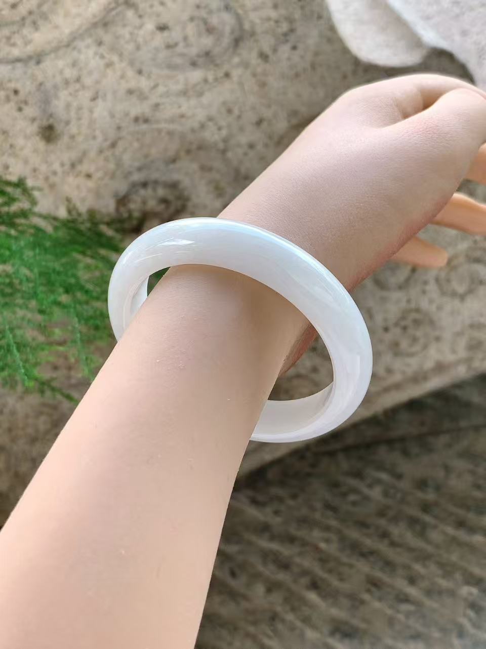 Yuanjiu Jewelry - White Moonlight Circular Jade Bangle, Elegant and Gentle