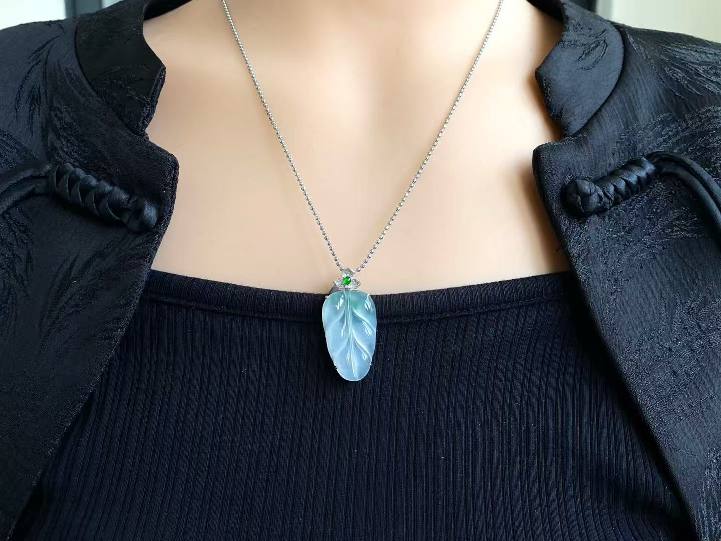Yuanjiu Jewelry - Icy Floating Flower Leaf Jade Pendant with 18K Gold Setting and Vibrant Green Jade, Exquisite and Elegant