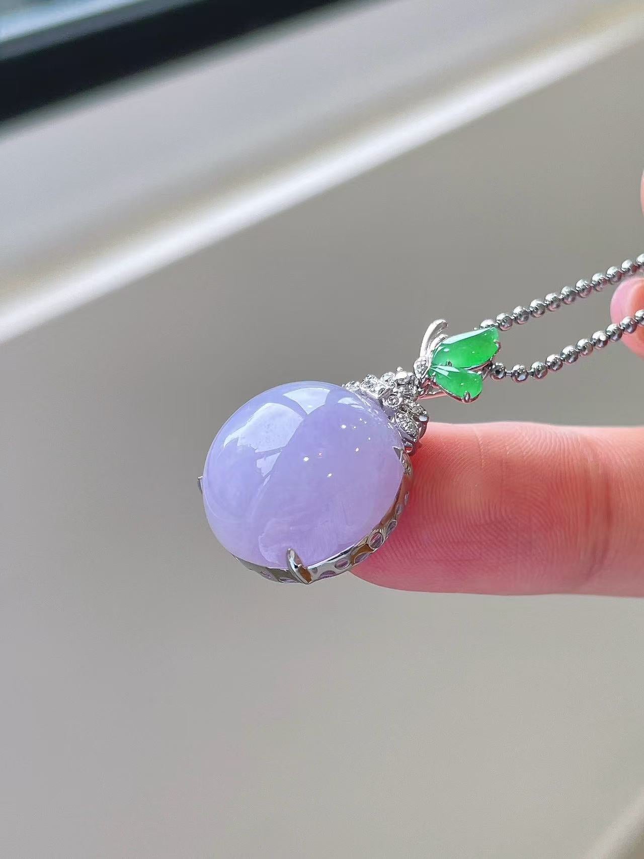 Yuanjiu Jewelry - Lavender Jade Pendant with 18K Gold Setting and Vibrant Green Jade, Exquisite and Elegant