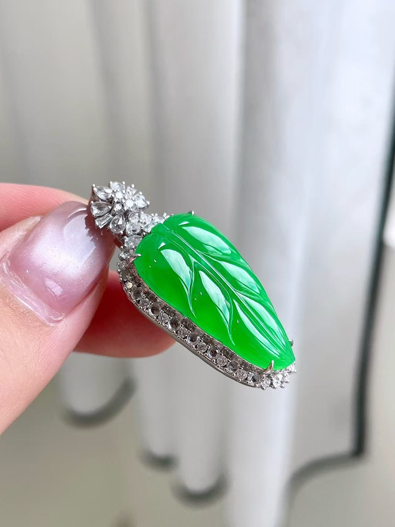 Yuanjiu Jewelry - Icy Intense Green Leaf Jade Pendant with 18K Gold Setting, Exquisite and Elegant