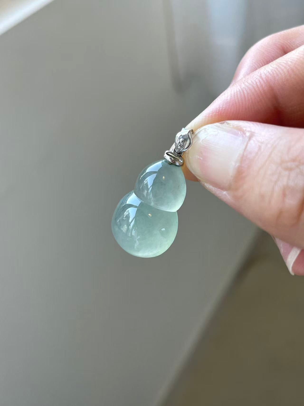 Yuanjiu Jewelry - Natural Icy Translucent Calabash Pendant, 18K Gold Inlaid, Exuding Elegance