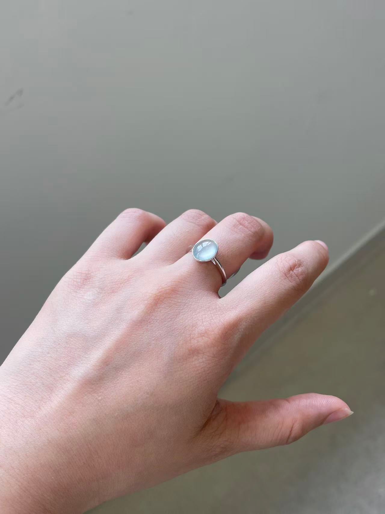 Yuanjiu Jewelry - White Icy Jade Ring with 18K Gold Setting, Elegant and Enchanting