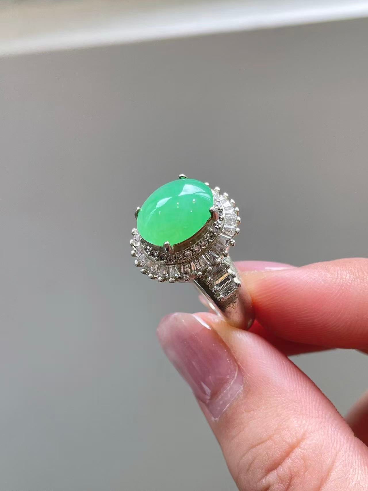 Yuanjiu Jewelry - Natural Apple Green Jadeite Cabochon Ring, Graceful and Gentle