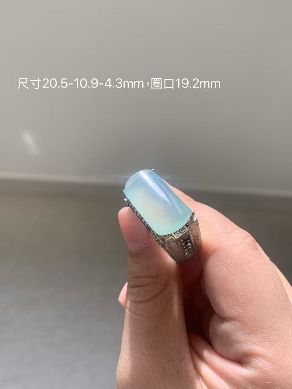 Yuanjiu Jewelry - Natural Translucent 'Qing Di' Jadeite Cabochon Ring, 18K Gold Inlaid, Elegant and Beautiful