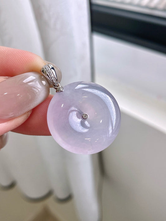 Yuanjiu Jewelry - Natural jadeite pink and purple peace button. It's set in 18k gold, so elegant and charming.