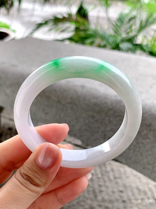 Yuanjiu Jewelry – Natural Jadeite Bracelet, White Base with Vibrant Green Floats (White Base Green), Elegant and Graceful