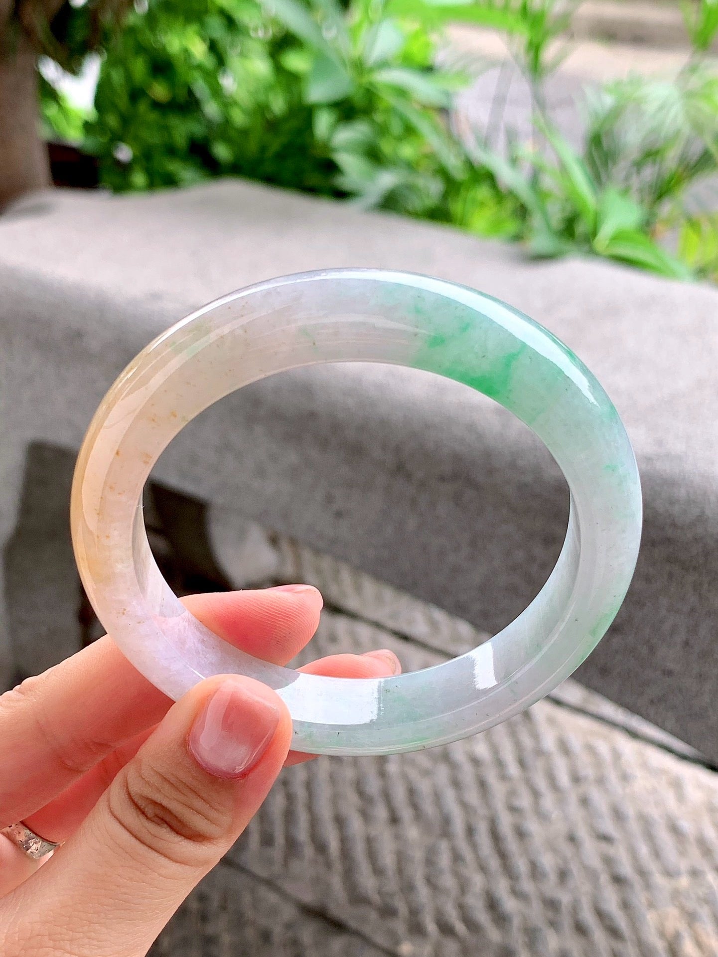 Yuanjiu Jewelry – Natural Jadeite Bracelet, Yellow with Green ("Huang Jia Lü") – Rare and Noble Elegance