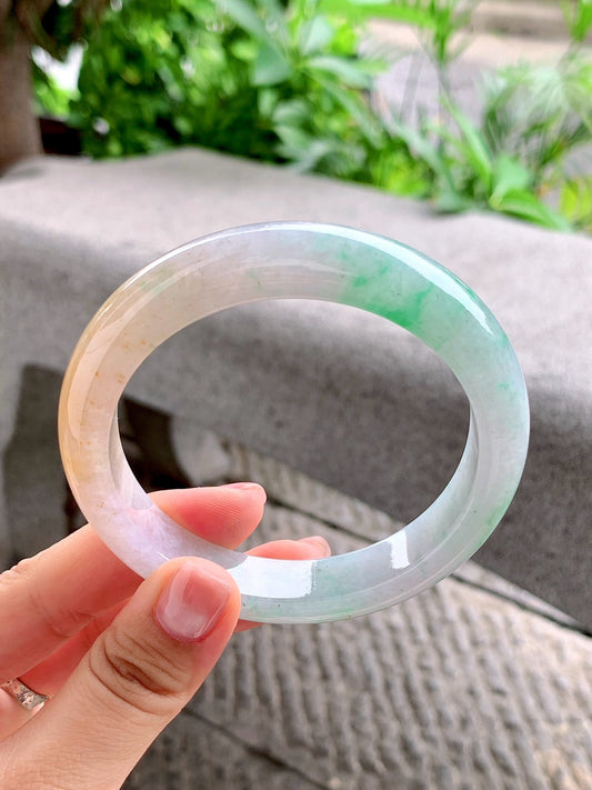 Yuanjiu Jewelry – Natural Jadeite Bracelet, Yellow with Green ("Huang Jia Lü") – Rare and Noble Elegance