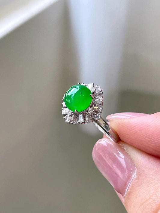 Yuanjiu Jewelry - Natural Vivid Green Jadeite Ring with 18K Gold Setting, Exquisite and Enchanting